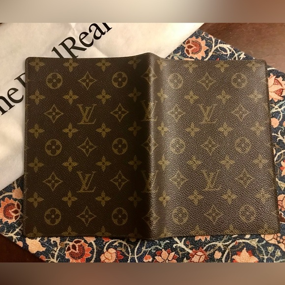 Louis Vuitton Agenda - Picture 3 of 13